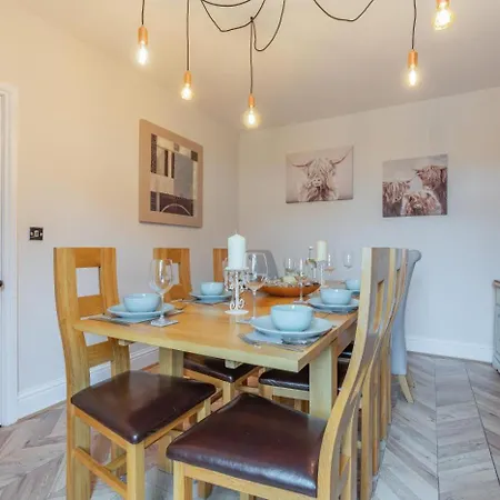 4 Bed In Oc-w42084 Whitby