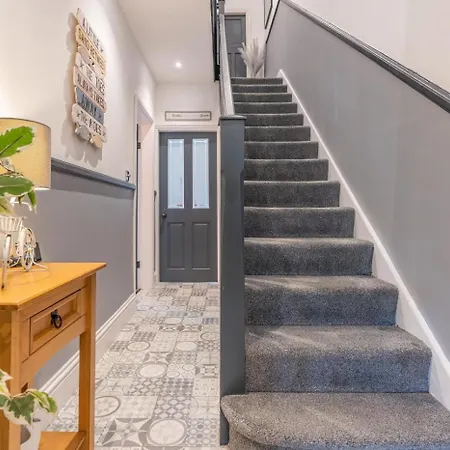 4 Bed In Oc-w42084 * Whitby