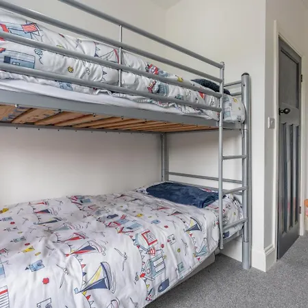 4 Bed In Oc-w42084 Whitby